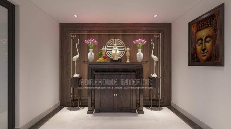 Ánh sáng là một yếu tố thiết yếu trong phong thủy phòng thờ, vì vậy bố trí phòng thờ nên bố trí đèn âm trần đơn giản và bố trí hai bên để ánh sáng tỏa đều không gian mà không chiếu thẳng người khấn.